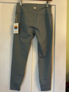 Vuori Ribbed Leggings in Olive Green